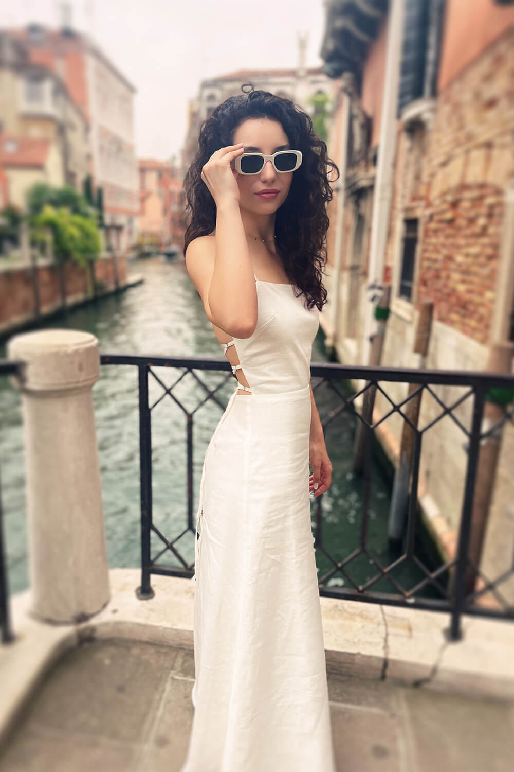 Rochie din in cu spate decupat și prindere cu șireturi