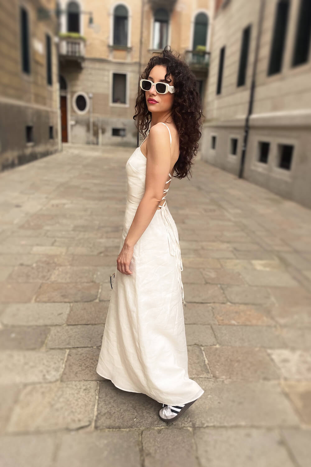 Rochie din in cu spate decupat și prindere cu șireturi